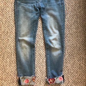 Jeans with embroidered bottom